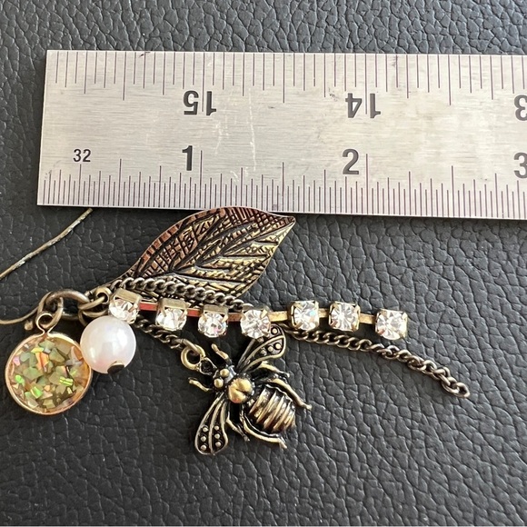 ❤️ Vintage 80s Bee Pearl Dangle Earrings Goldtone Bohemian - Picture 5 of 7